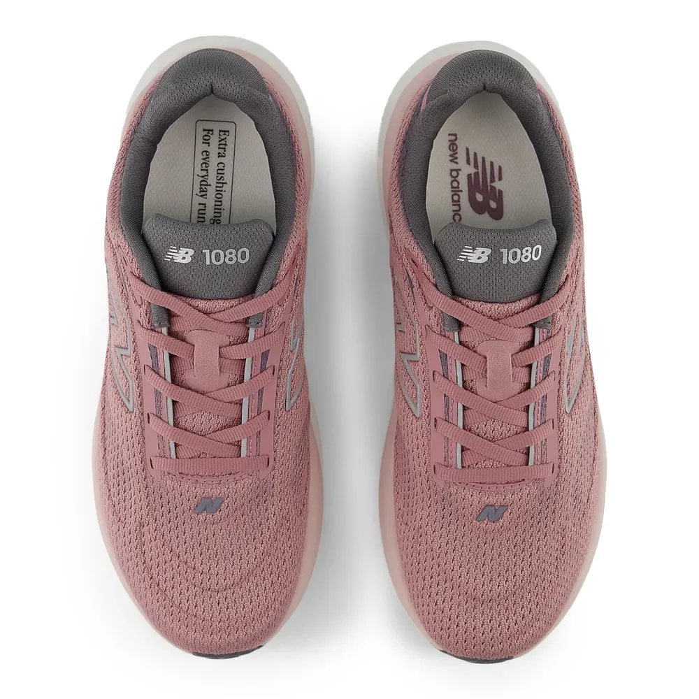 Tênis New Balance 1080v15 Feminino Rosa vista frontal com detalhes em mesh
